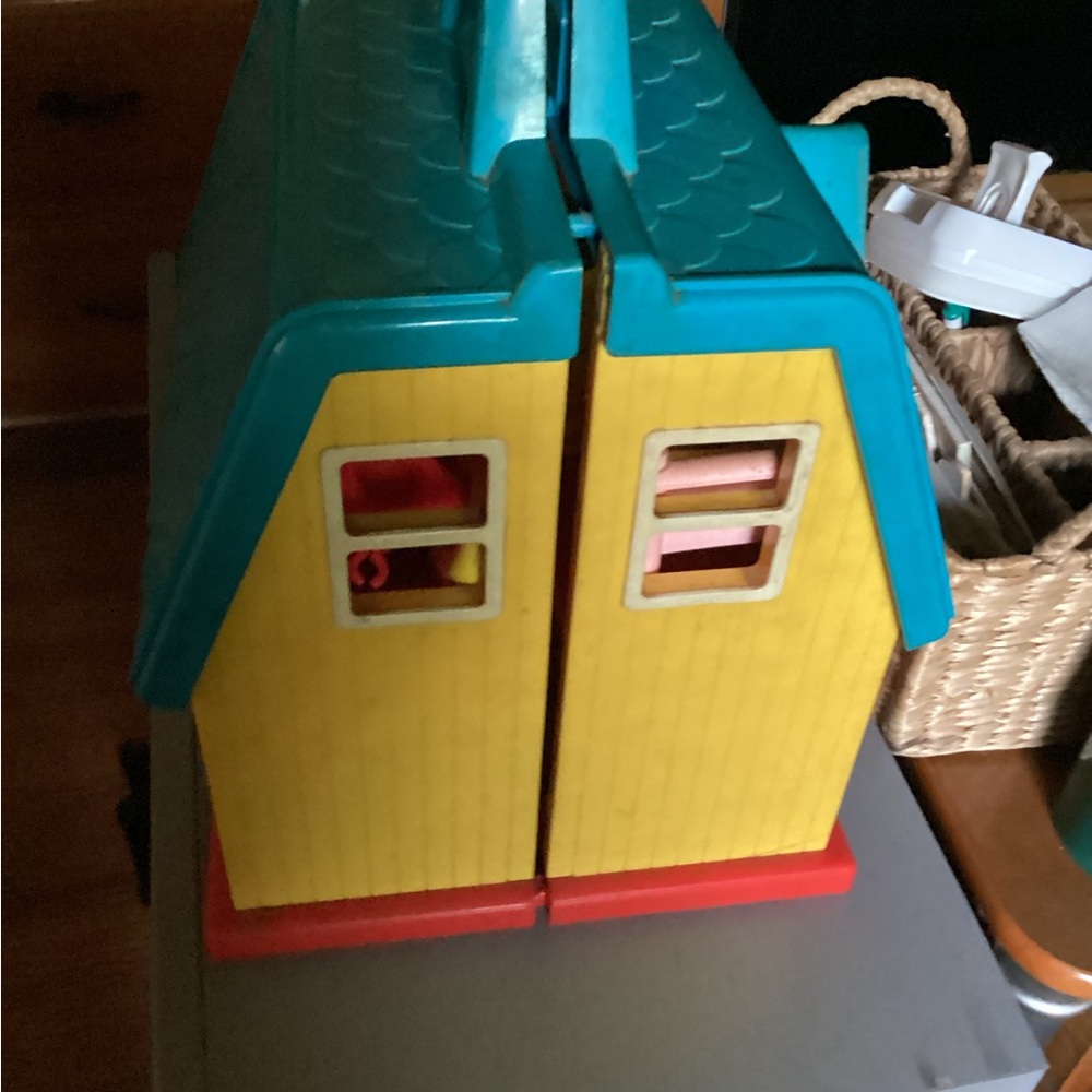 Portable playhouse with carry handles. - Picture 6 of 10